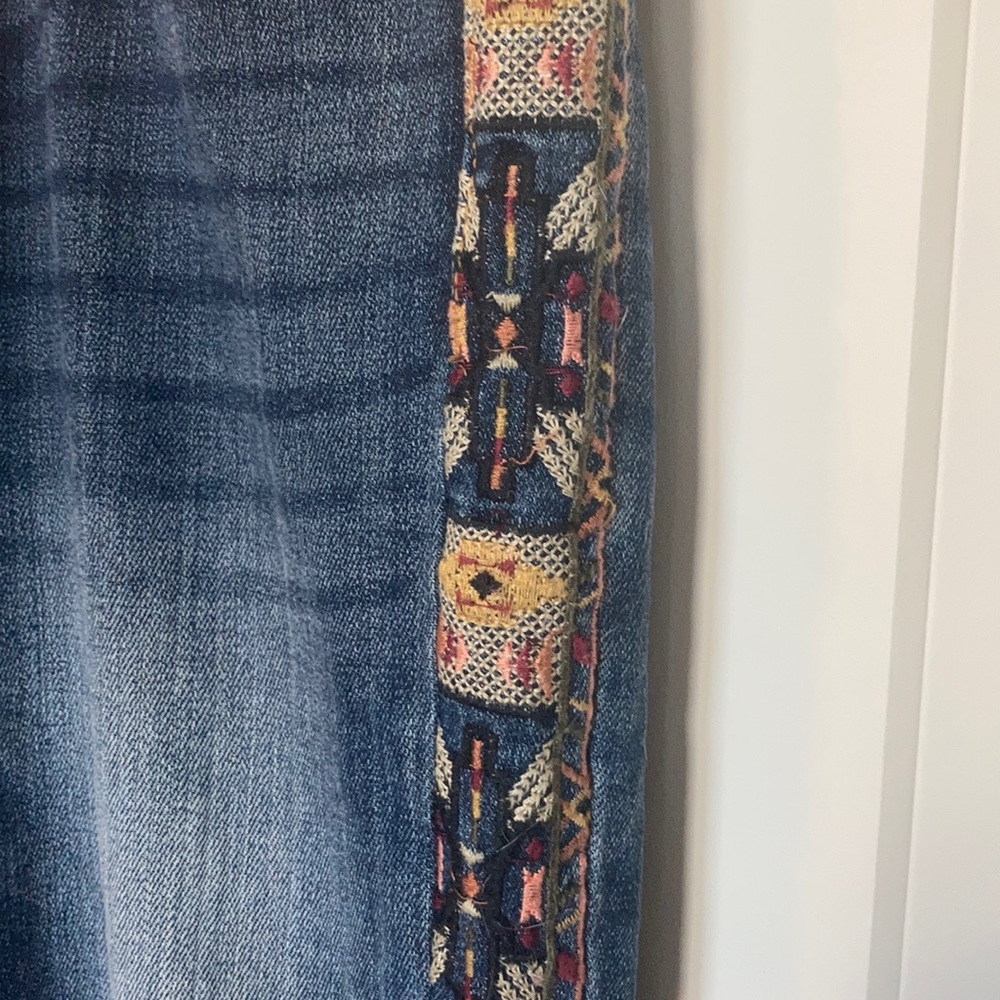 Driftwood Jackie Size 27 Embroidered Skinny Jeans